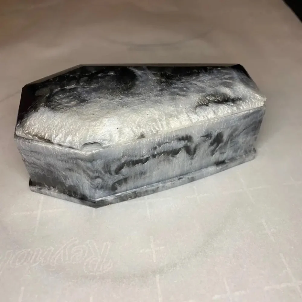 Resin coffin with a lid